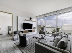 4BR apartment with rooftop pool